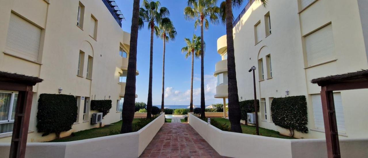 Beachfront Neptuno I, Complex,Views,Pool,Garden, Elviria Marbella Eksteriør bilde