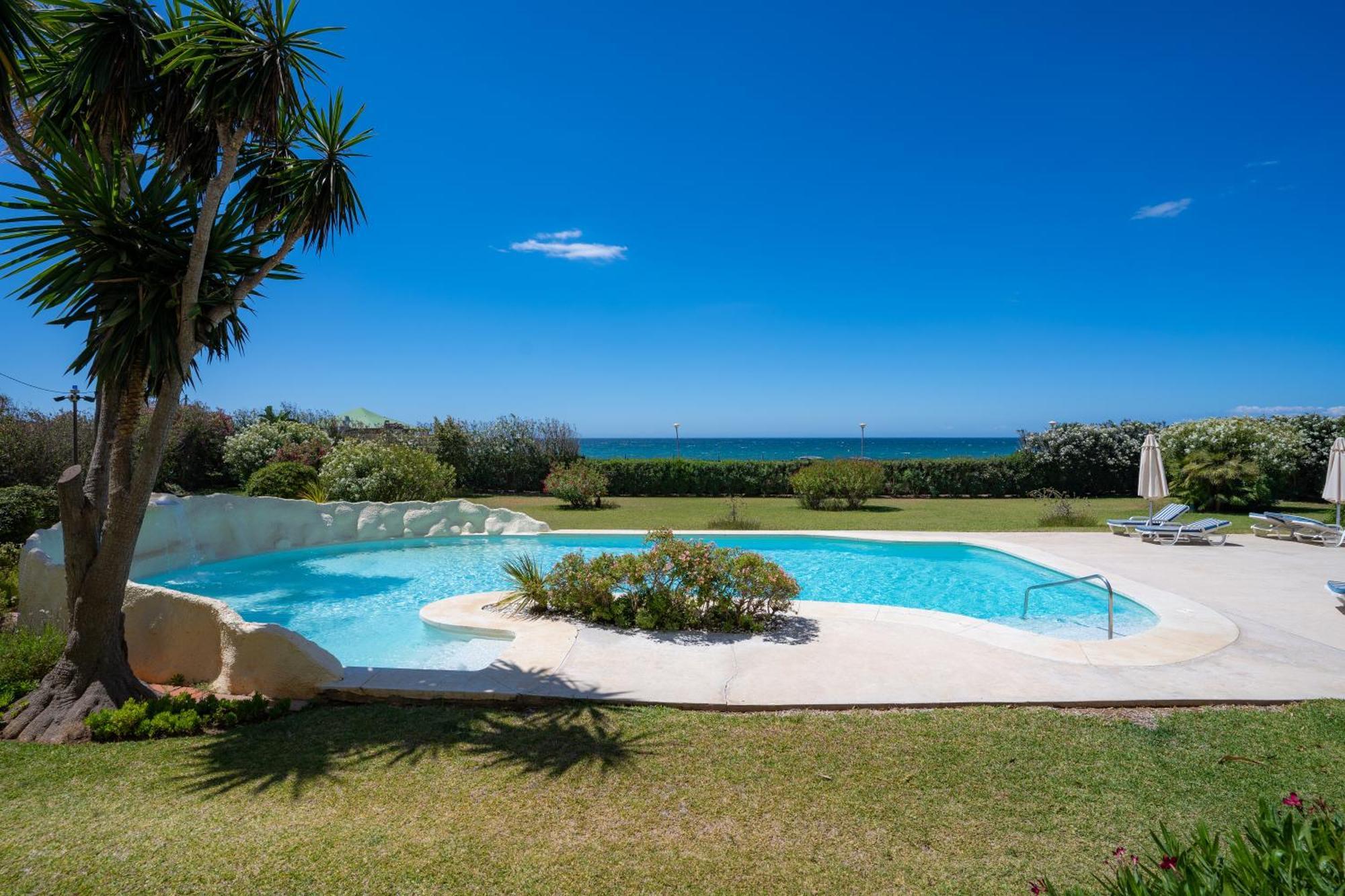 Beachfront Neptuno I, Complex,Views,Pool,Garden, Elviria Marbella Eksteriør bilde